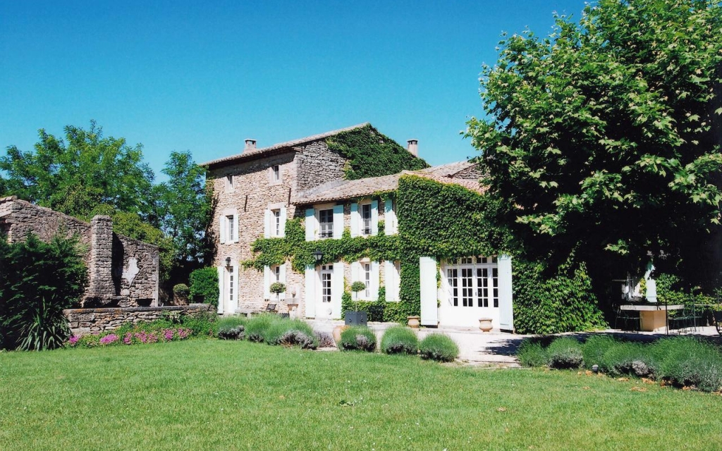 restored farm house avignon